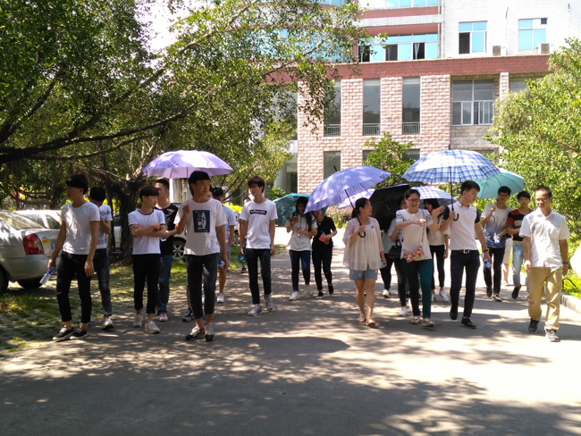 閩西職業(yè)技術(shù)學(xué)院師生走進(jìn)天泉藥業(yè)參觀實訓(xùn)