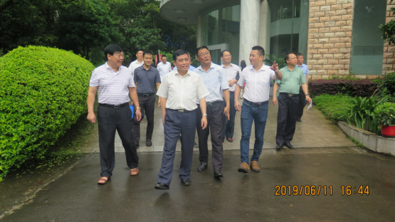 省市場(chǎng)監(jiān)督管理局副局長(zhǎng)、省藥品監(jiān)督管理局局長(zhǎng)俞開(kāi)海 一行蒞臨我司檢查指導(dǎo)工作